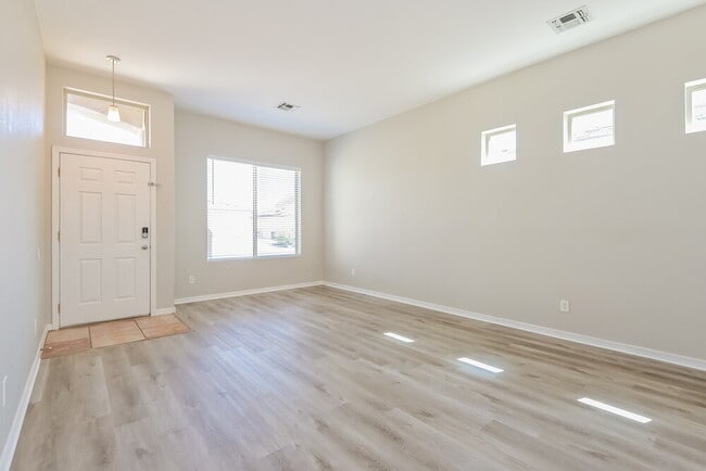 Building Photo - 122 E Camino Rancho Cielo