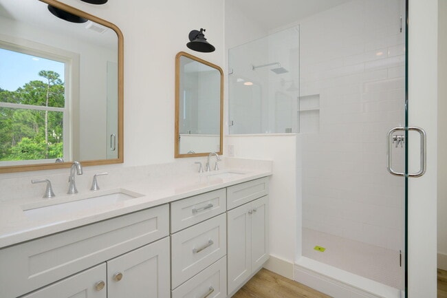 Building Photo - 114 Enchanted Way