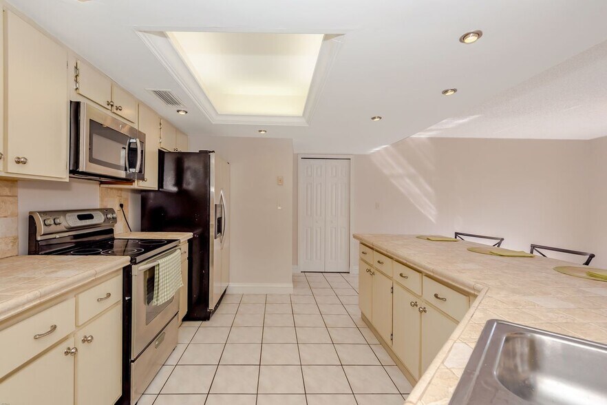 Building Photo - 9025 SW 112th Ct