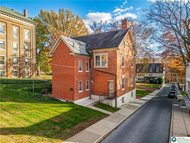 Building Photo - 426 Heckewelder Pl