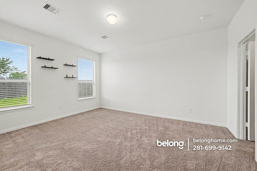 Building Photo - 25403 Benroe St