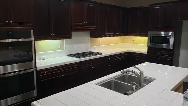 Building Photo - 16020 Huntington Garden Ave