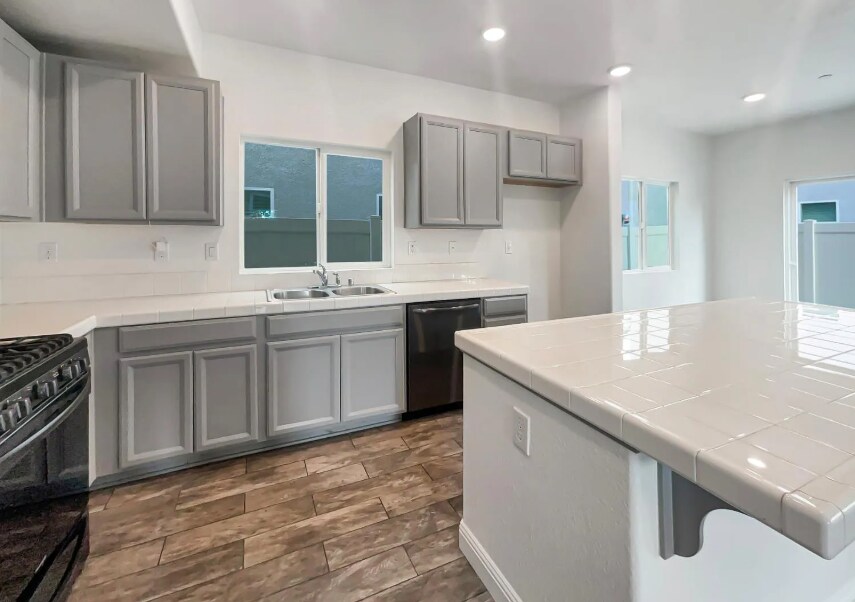 Building Photo - 3710 Roseparke Way