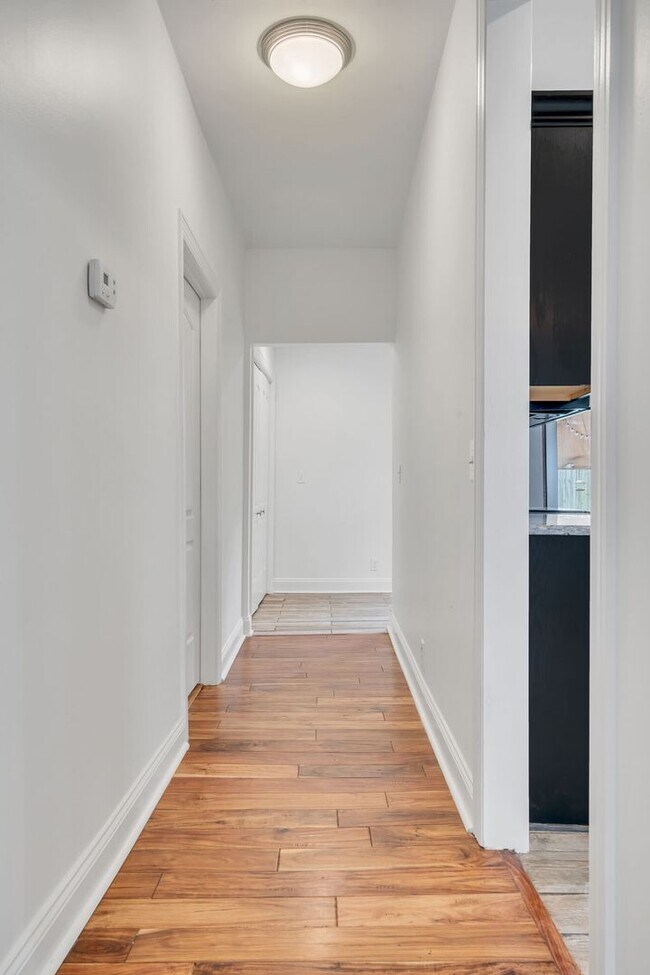 Building Photo - Remodeled house in great location in East Nashville