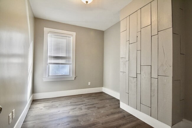 Building Photo - 61 Gates St