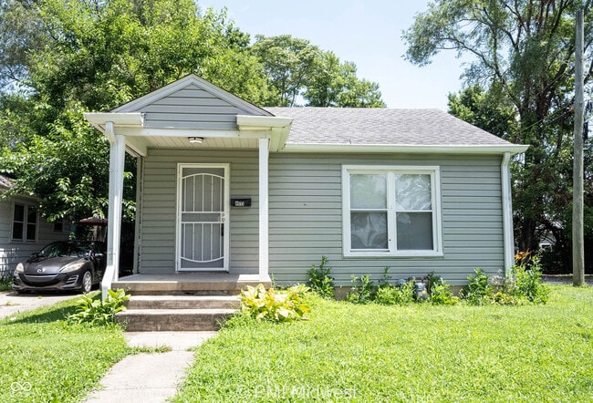 Primary Photo - 4615 Caroline Ave