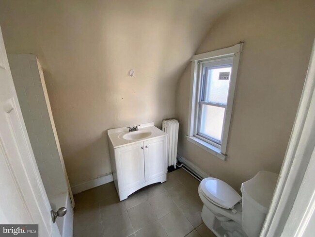 Building Photo - 5111 E Roosevelt Blvd