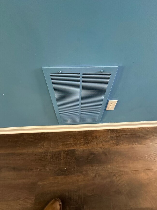 Building Photo - Beautiful 4 Bed / 2.5 Bath w/ 2-car garage & fenced yard –  Move-In Ready!