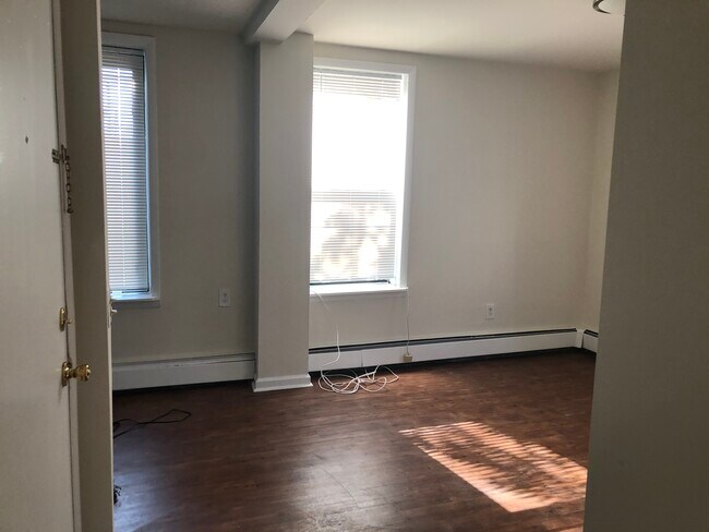 Building Photo - 7 Laidlaw Ave