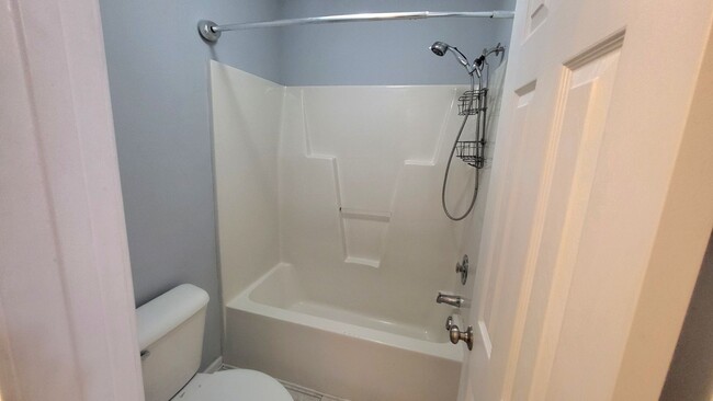 Building Photo - Welcome to this charming 3 bedroom, 2 bath...