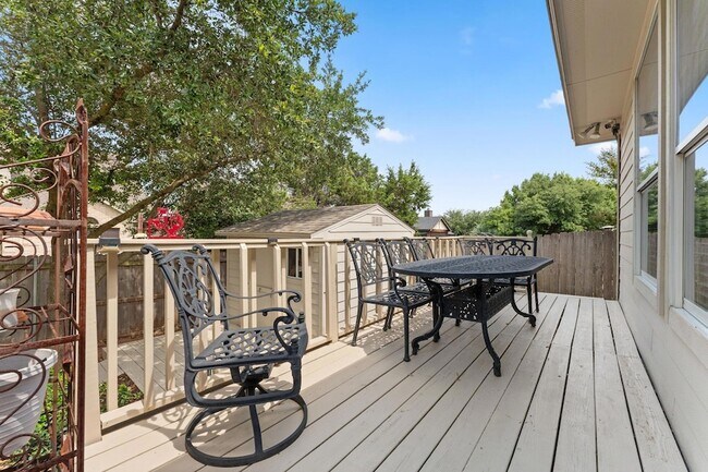 Building Photo - 2600 Lost Mine Tr