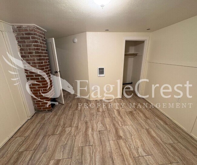 Building Photo - Spacious 3-Bedroom 2 bathroom Home with Great Mountain Views and Bonus Room!!