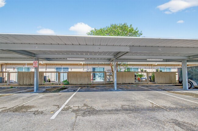 Building Photo - 1701 Upland Dr