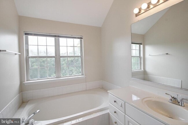 Building Photo - 925 Jubal Way