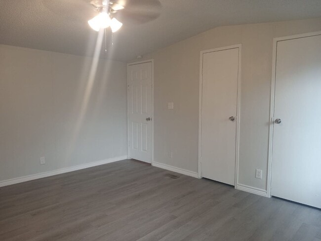 Building Photo - Be part of this cozy community at Roy Harris Loop