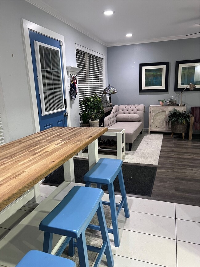 Building Photo - 6486 Alisa Ln