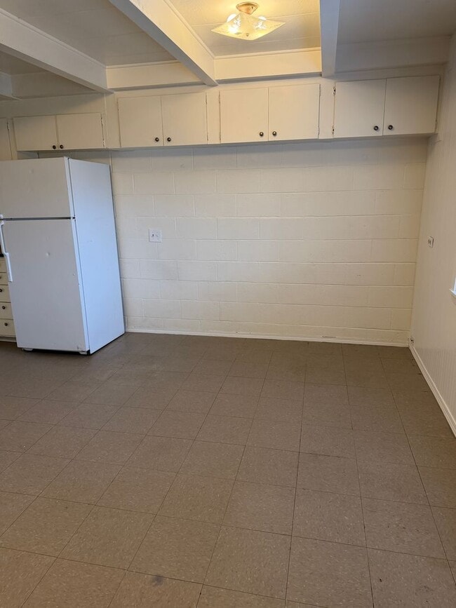 Building Photo - 8580 Lybbert Dr NE