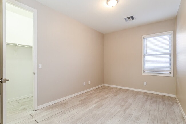 Building Photo - 4132 W Lydia Ln