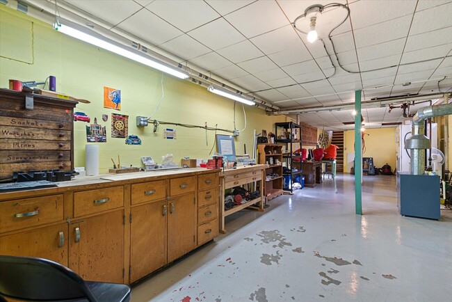 Building Photo - 1501 Cedar St