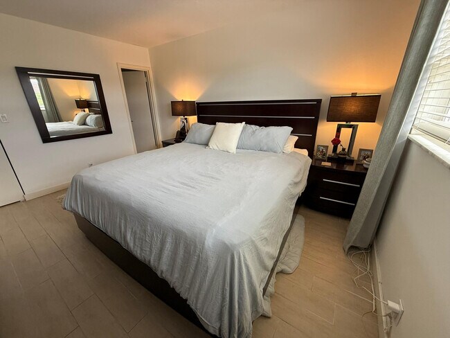 Building Photo - 5300 NE 24th Terrace