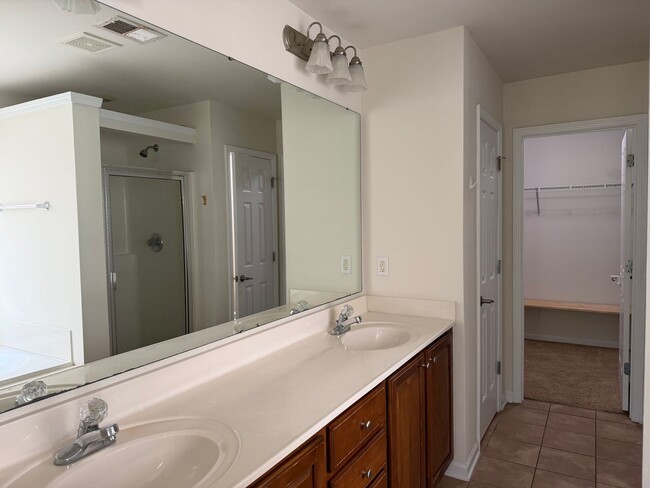 Building Photo - Arrowhead Golf Community