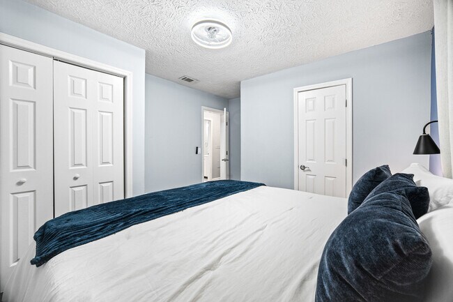 Building Photo - 866 United Ave SE