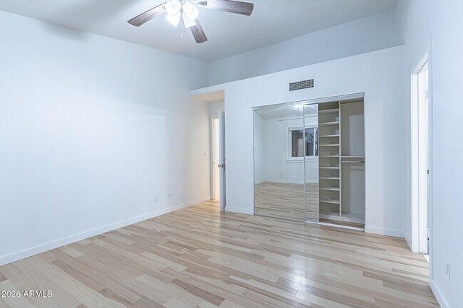 Building Photo - 5625 E Tierra Buena Ln