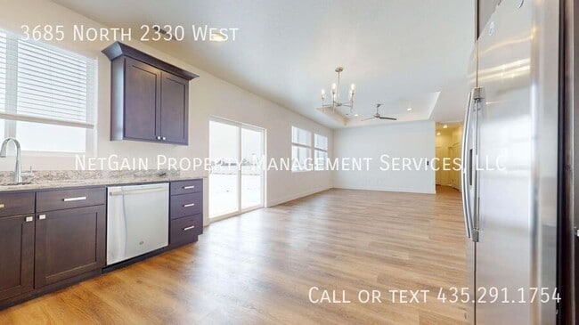 Building Photo - 3685 2330