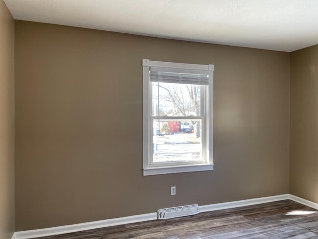 Building Photo - 2470 Millbrook Dr