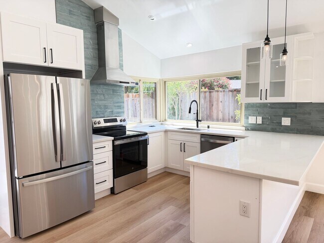 Building Photo - 9887 Broadmoor Dr