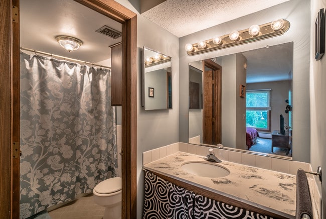 Building Photo - 941 11th Ave S