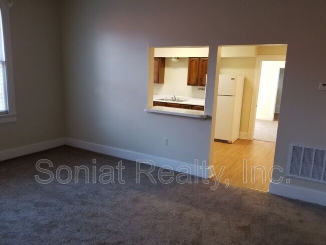 Building Photo - 110 S Pierce St