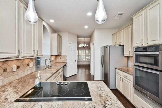 Building Photo - 1506 Forest Home Dr