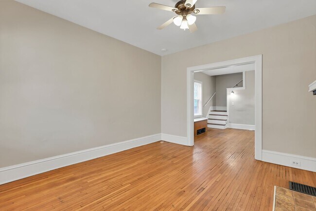 Building Photo - 461-463 Reinhard Ave