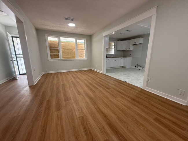 Building Photo - 2634 Highland Ave