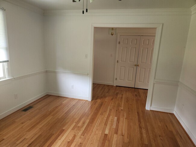Building Photo - Chesterfield-Winterpock Area- Custom 3 Bed...