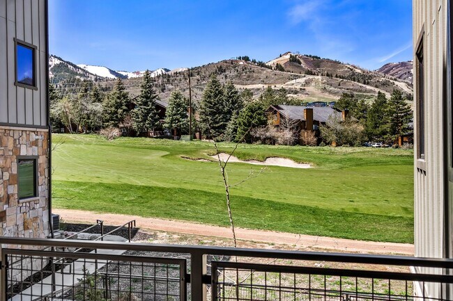 Building Photo - 3751 Blackstone Dr