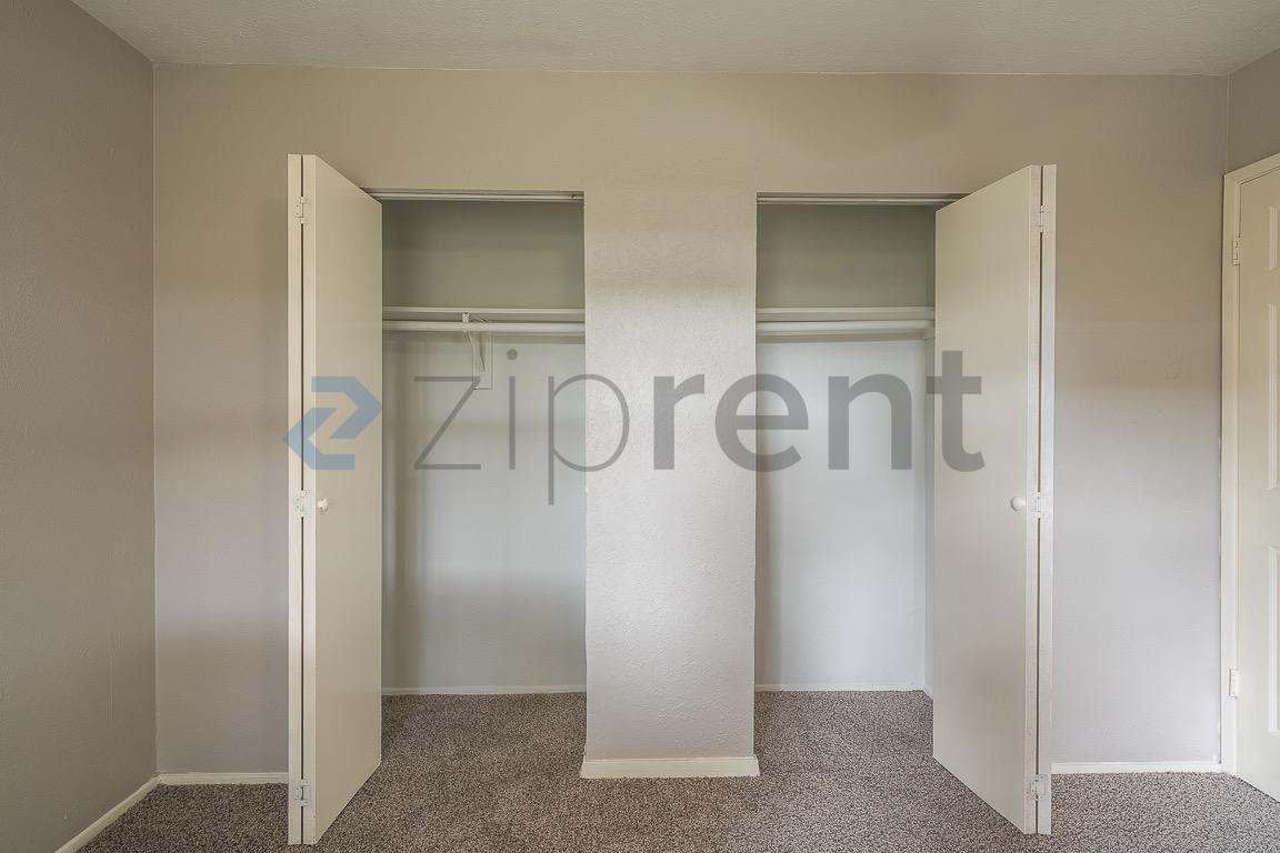 Building Photo - Unit