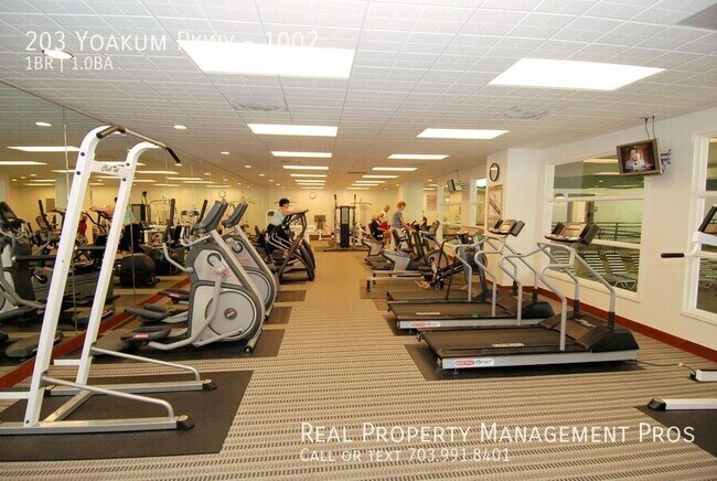 Building Photo - 203 Yoakum Pkwy