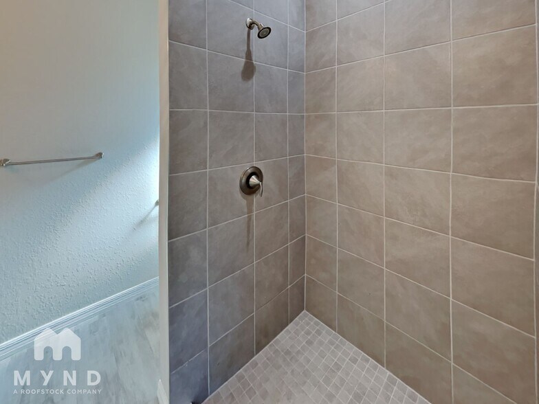 Building Photo - 7423 W Cameo Cir