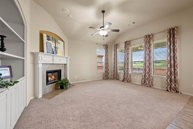 Building Photo - This one checks all the boxes—location, la...