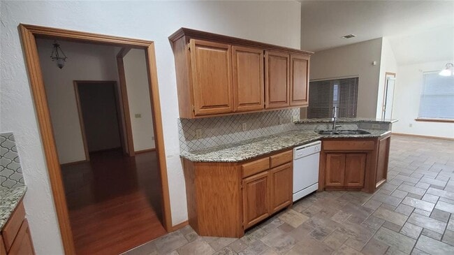 Building Photo - 400 Amanda Dr