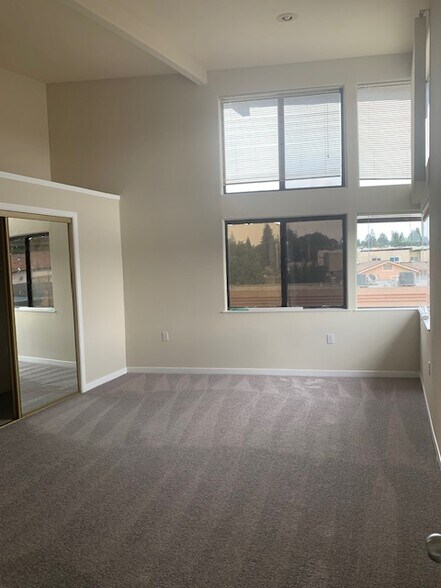 Building Photo - 3157 Middlefield Rd