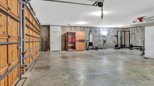 Building Photo - 8635 San Leandro Dr