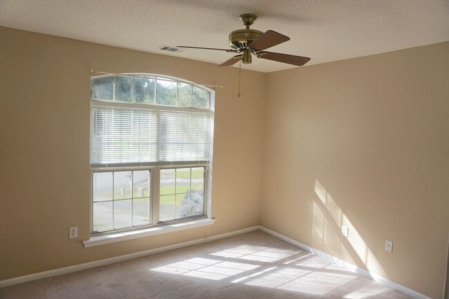 Building Photo - 5 BED | 2.5 BATH | SINGLE FAMILY HOME | BO...