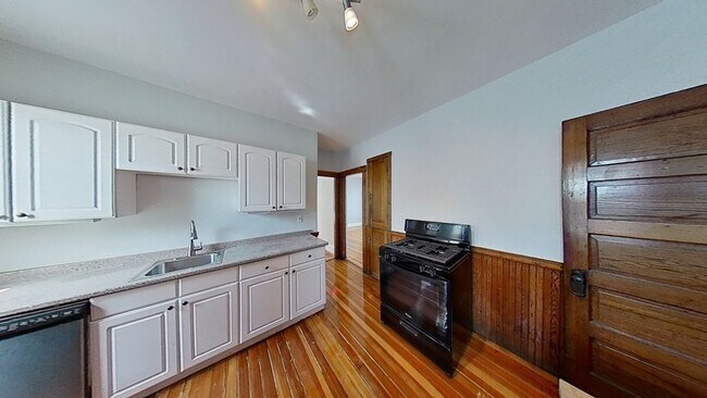 Building Photo - 152 Minot St