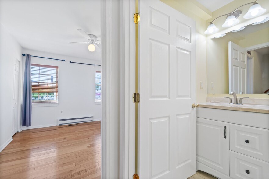 Building Photo - 805 S Hanover St