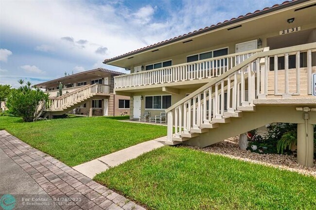 Building Photo - 2131 NE 40th Ct