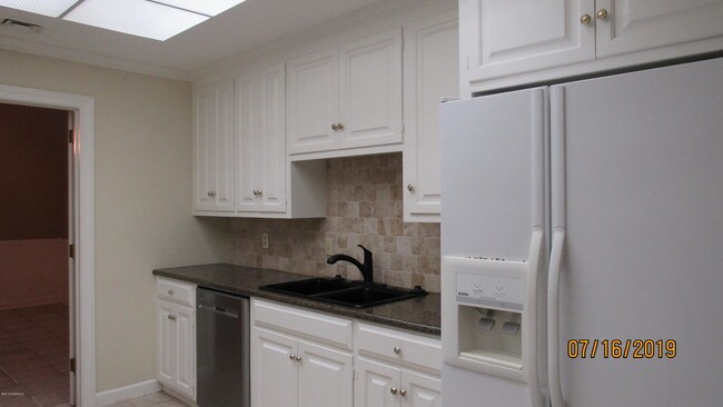 Building Photo - 950 Northwood Commons Dr