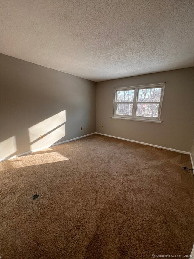 Building Photo - 1010 Twin Circle Dr